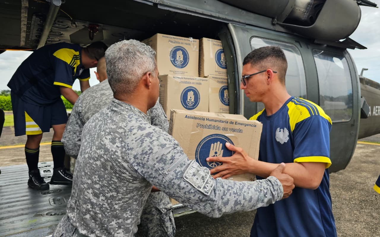 Más de 3,8 toneladas de ayuda humanitaria llegaron a Cubará a bordo de una aeronave Black Hawk