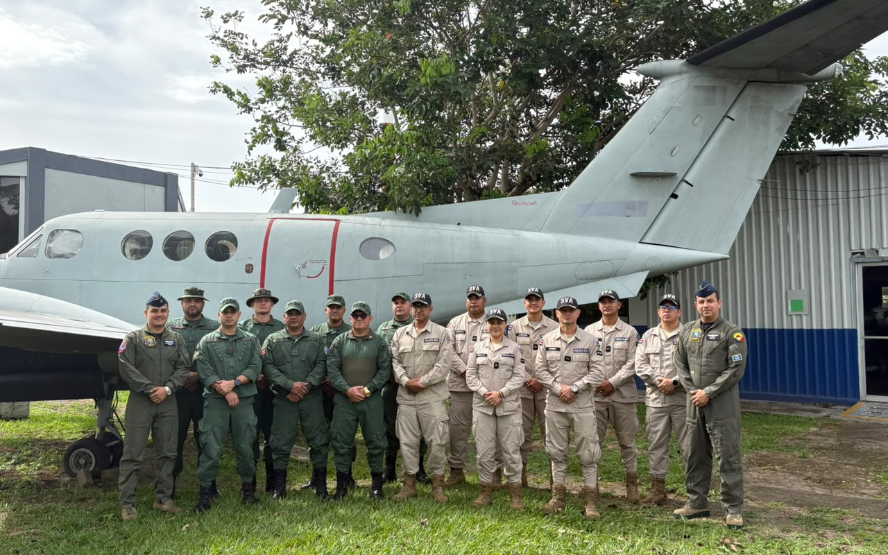 Colombia comparte su experiencia para proteger el espacio aéreo costarricense