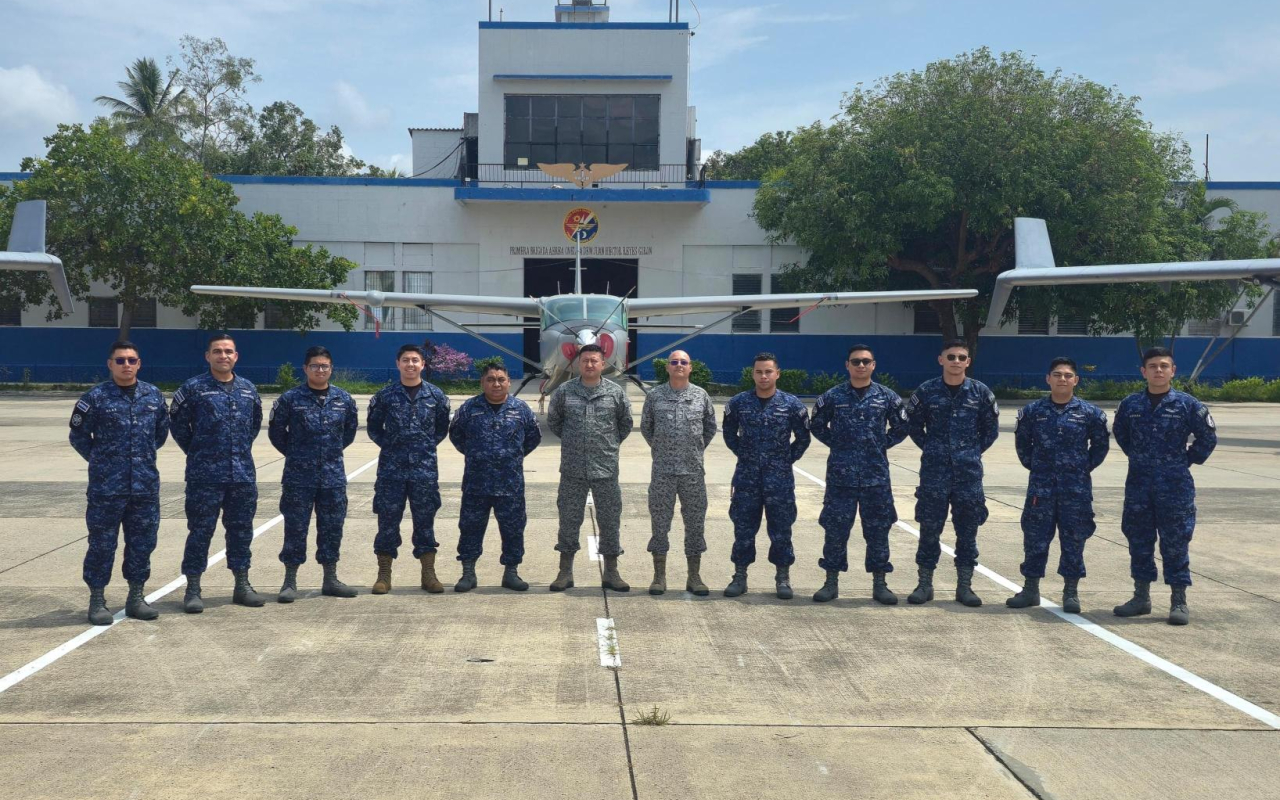 Fuerza Aérea Salvadoreña fue capacitada en mantenimiento aeronáutico por la Fuerza Aeroespacial