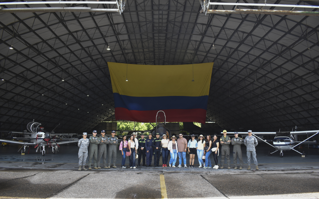 Funcionarios de Norcasia conocieron capacidades aéreas al servicio de la seguridad regional