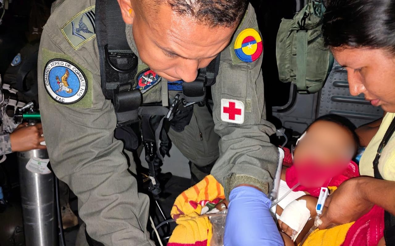 Bebé herido con múltiples impactos de arma de fuego es trasladado en helicóptero