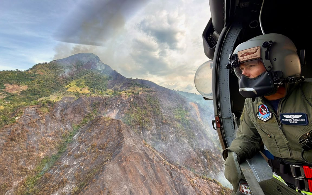 Black Hawk fortalece desde el aire la extinción de incendios en Antioquia