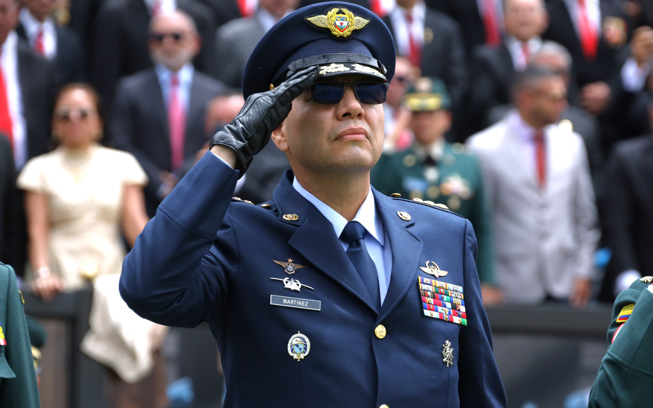 Nuevo comandante asume con honor y compromiso el liderazgo de la FAC