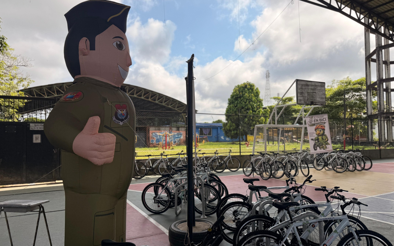 Transporte aéreo fortalece la movilidad escolar en Leticia