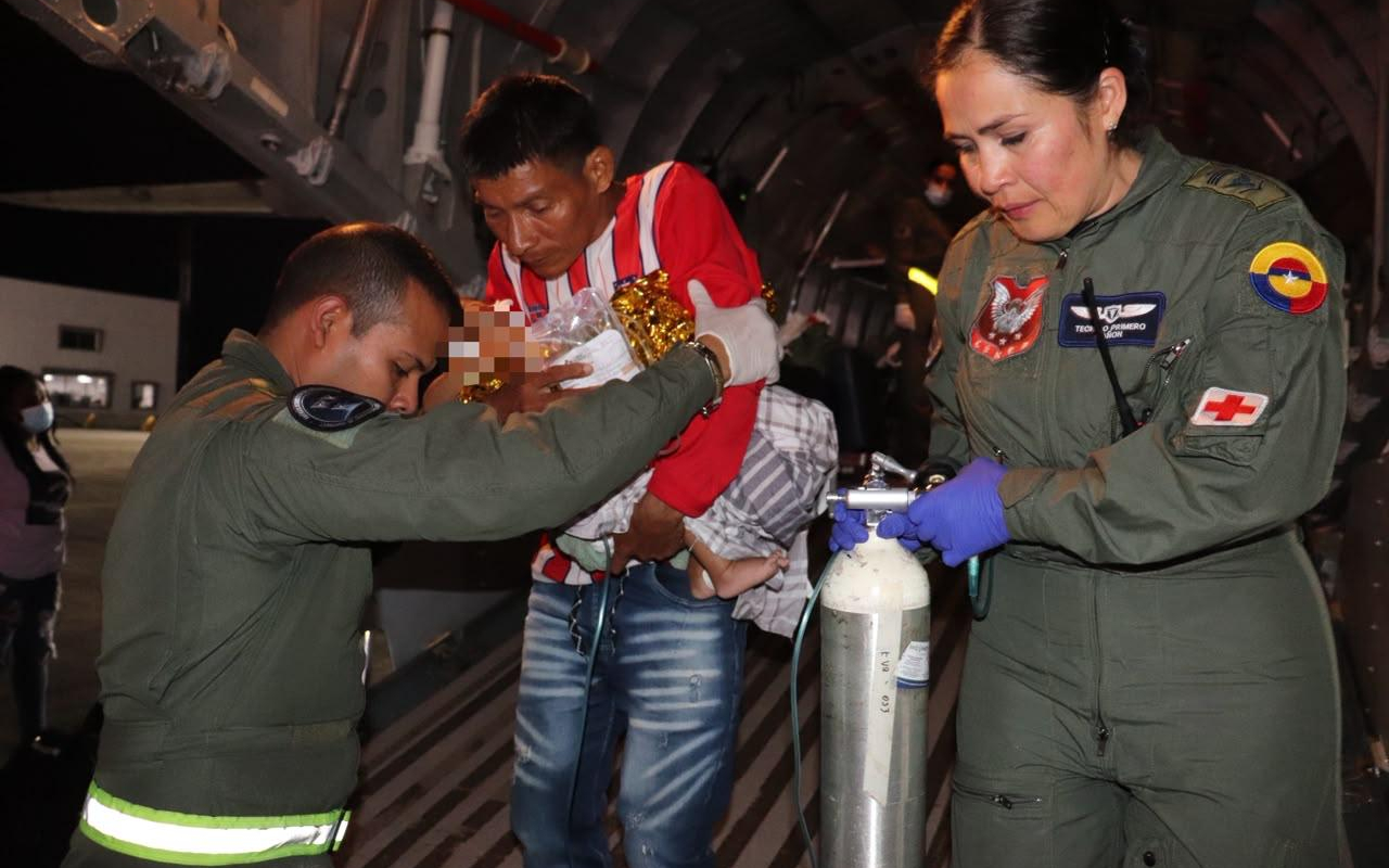 Fuerza Aeroespacial de la mano con los afectados por terremoto en Colombia