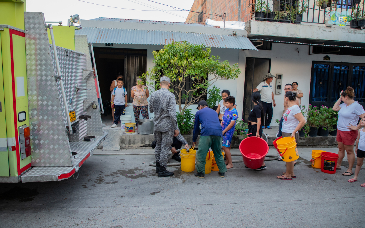 3.000 galones de agua fueron suministrados a familias de Puerto Salgar, Cundinamarca 