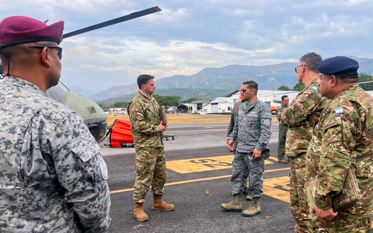 Ejército de Argentina fortalece la cooperación con la Fuerza Aérea Colombiana