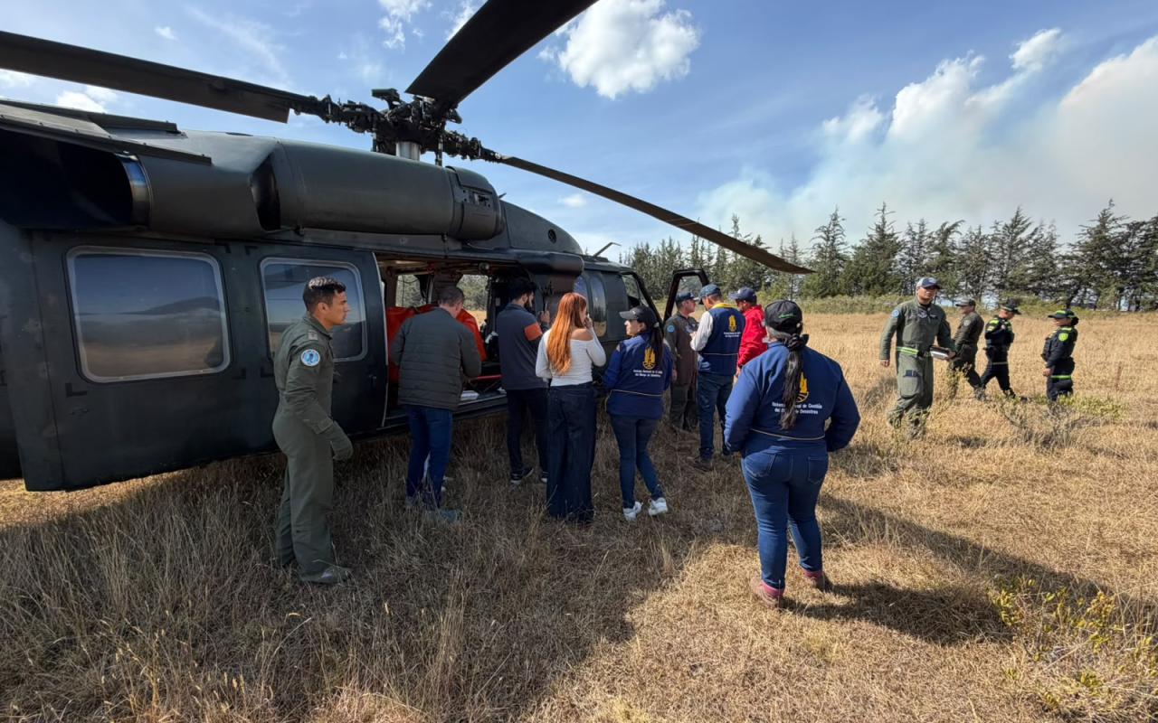 Fuerza Aérea fortalece respuesta ante incendio forestal en Villa de Leyva