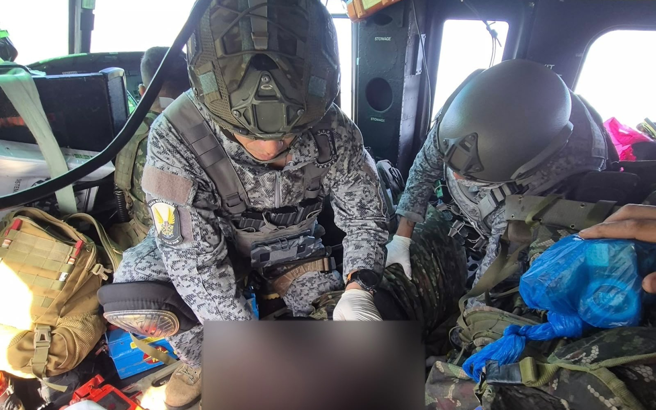 Sargento herido en campo minado se reencontró con su hijo, un soldado Fuerza Aérea
