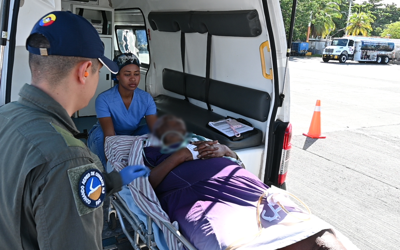 Adulta mayor fue trasladada desde Providencia por patología cardíaca