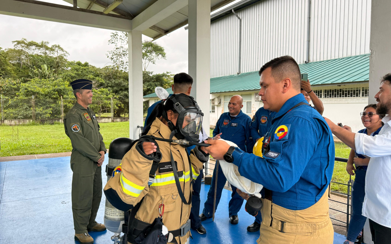 Jóvenes del SENA exploraron las capacidades aéreas y operacionales en el Amazonas.