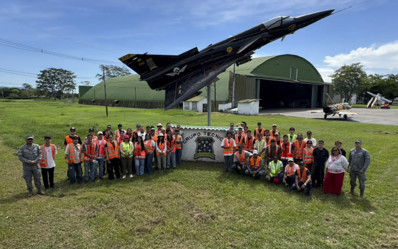 Estudiantes del SENA fortalecieron conocimientos en mantenimiento aeronáutico en el CACOM 1
