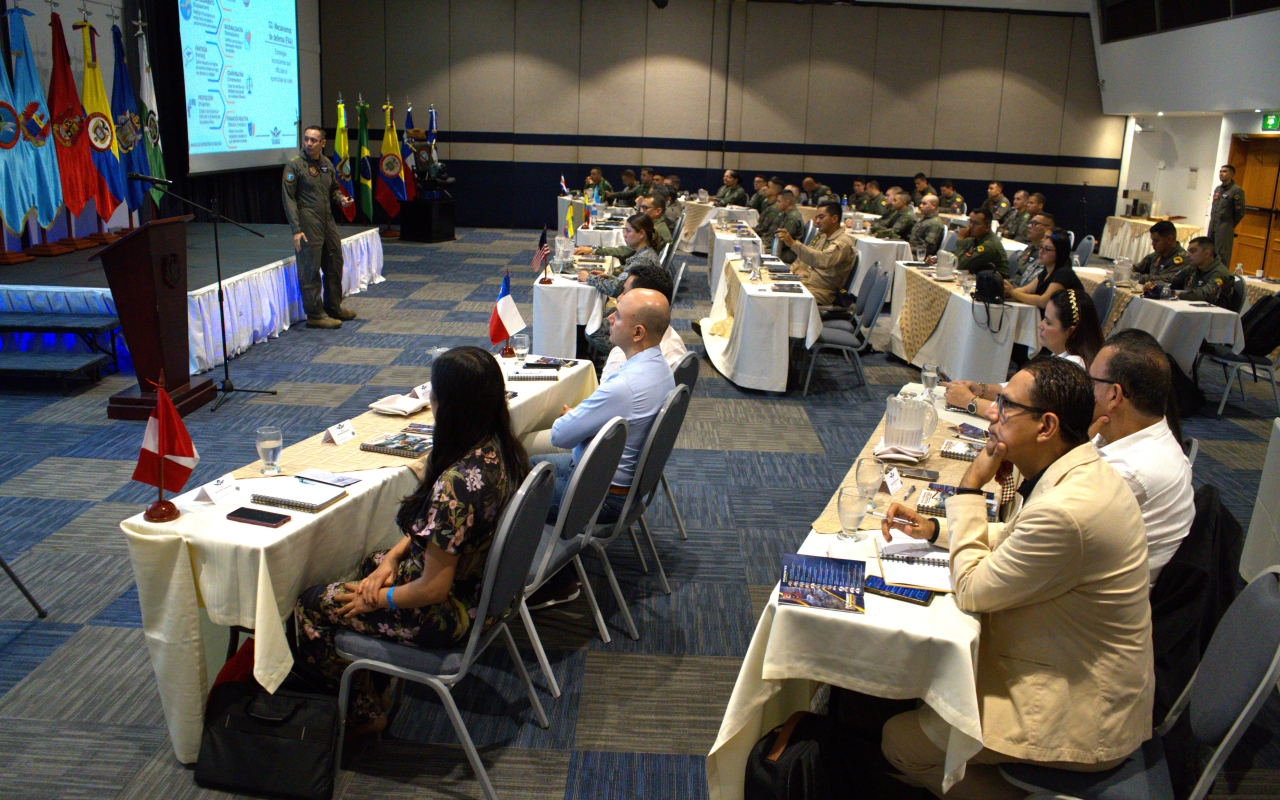 EIHFA reúne instructores nacionales e internacionales para fortalecer la formación de pilotos 