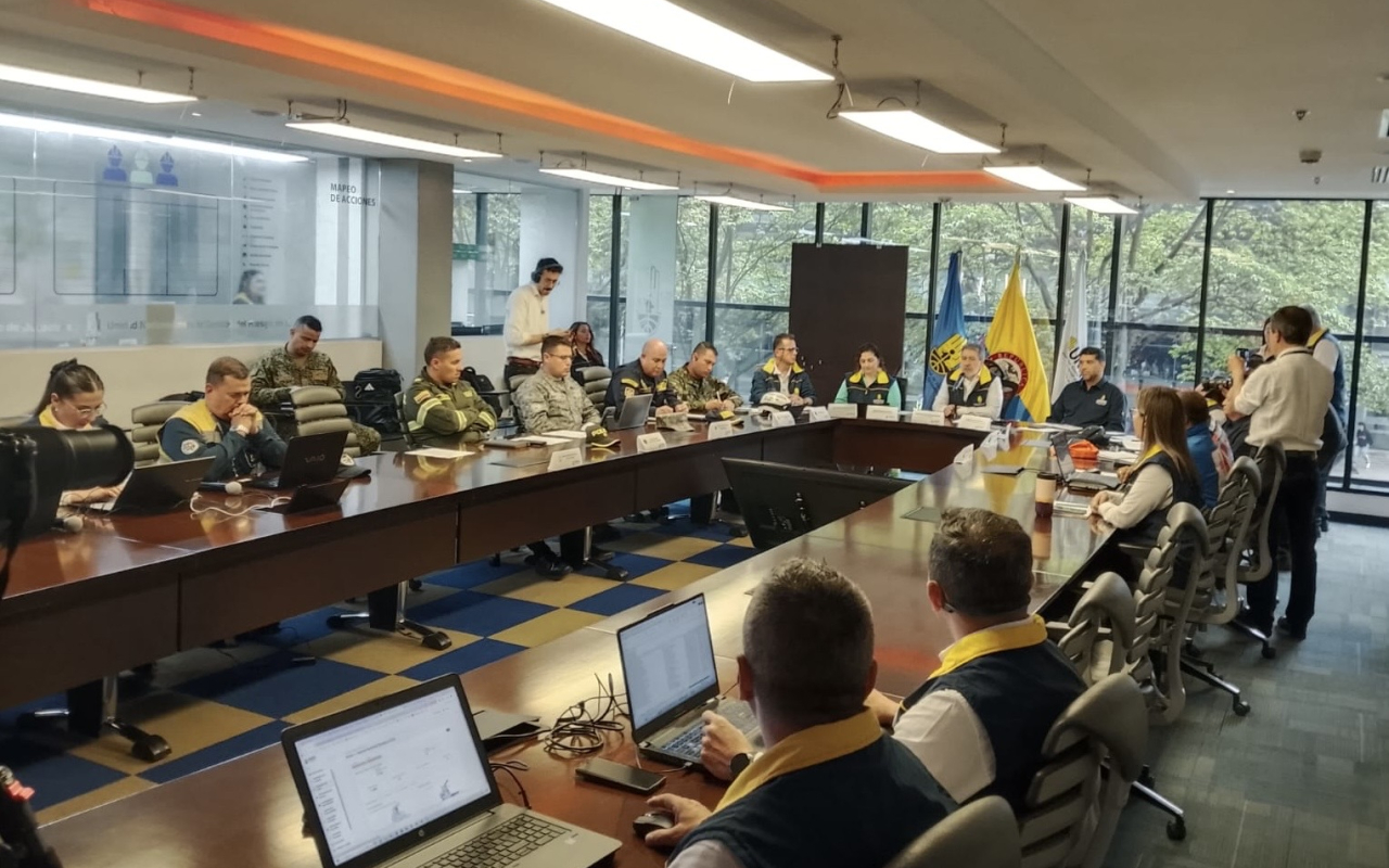 Fuerza Aérea Colombiana fortalece la preparación ante emergencias durante el simulacro nacional.