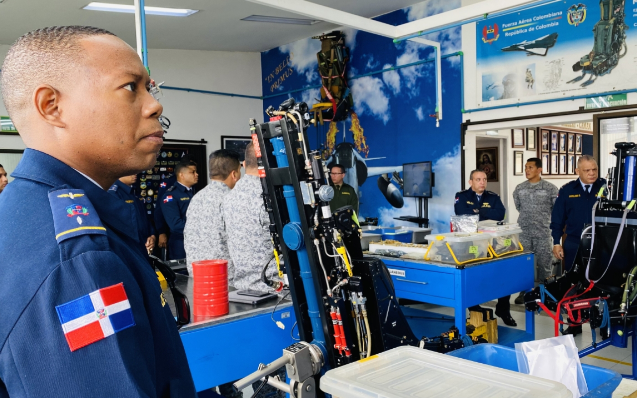 Fuerza Aérea de República Dominicana conoce las capacidades de mantenimiento y soporte logístico