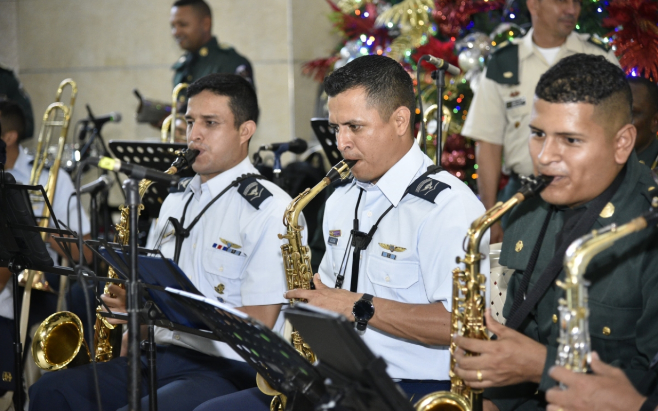Operación Gratitud llevó alegría a los habitantes de Cali Operación Gratitud llevó alegría a los habitantes de Cali