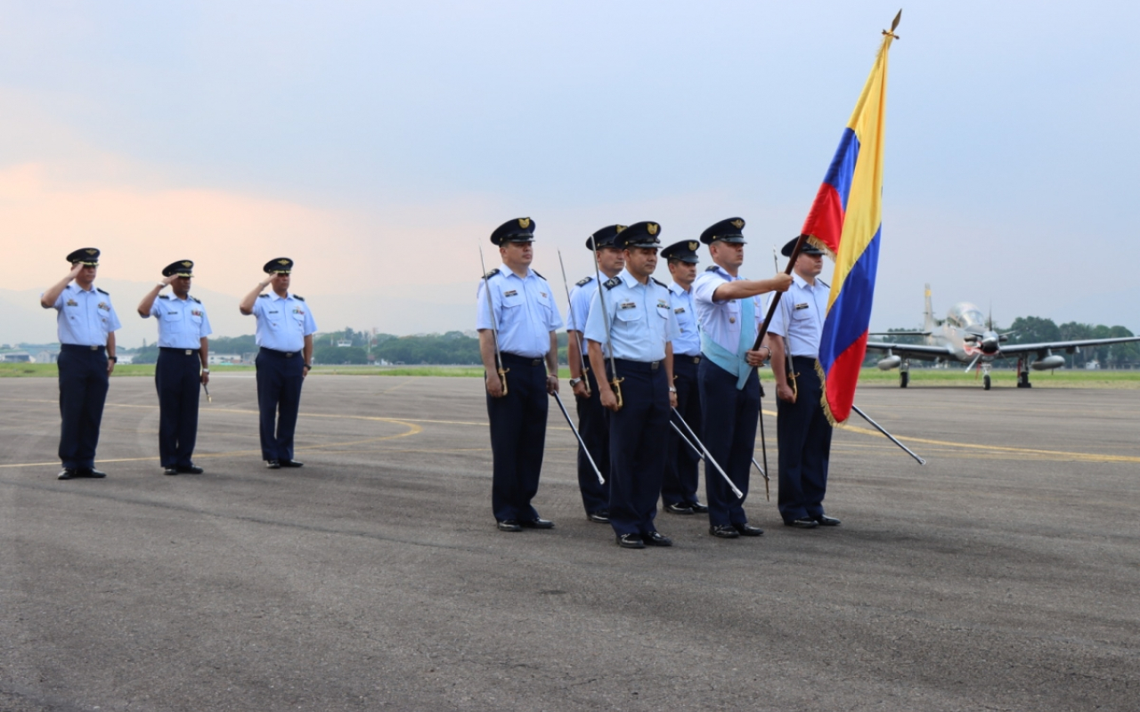 Suboficiales de su Fuerza Aérea fueron ascendidos en imponente ceremonia militar