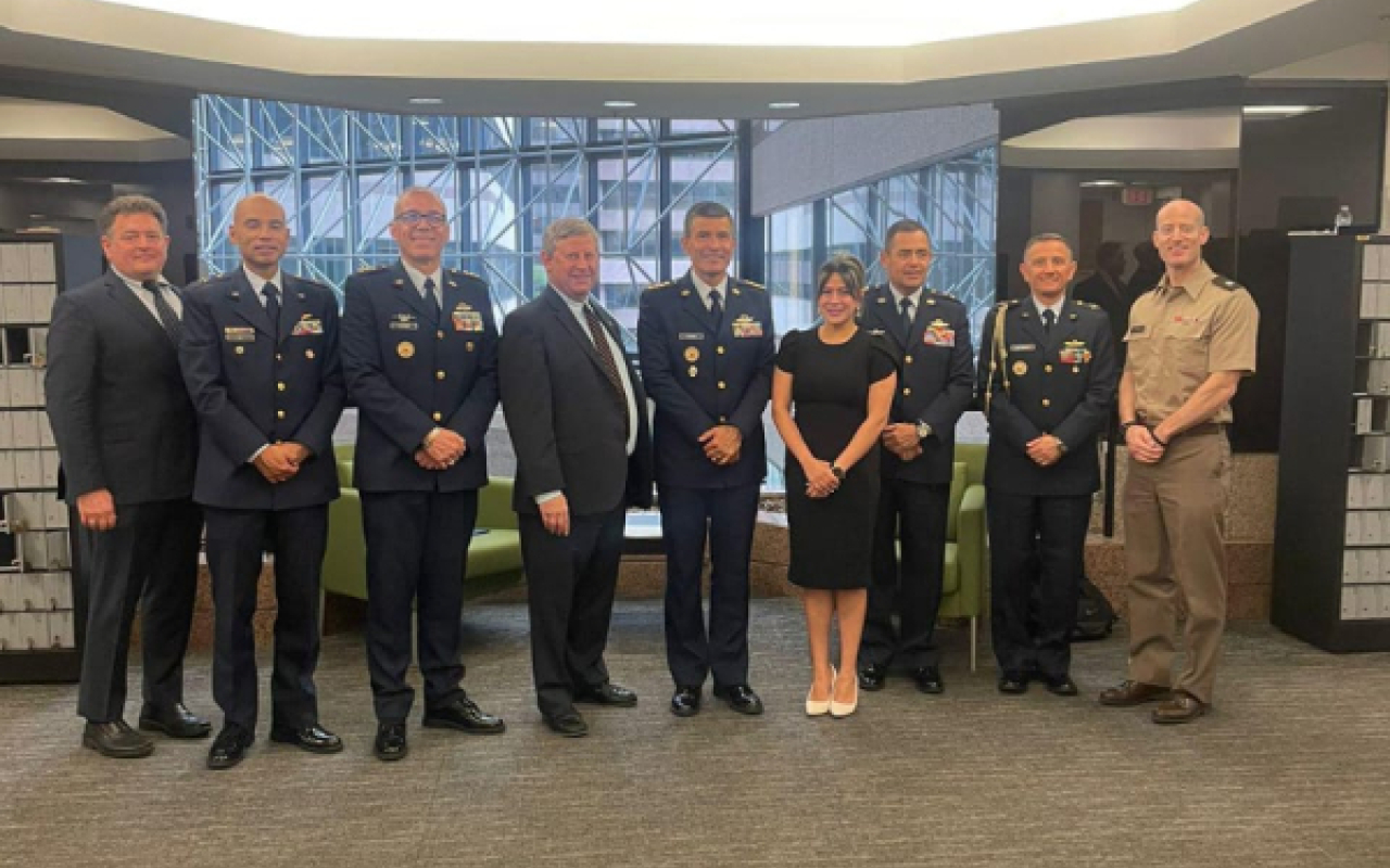 Fuerza Aérea Colombiana fortalece lazos de cooperación con los Estados Unidos para contribuir a los esfuerzos de seguridad hemisférica y avanzar en la estrategia espacial 