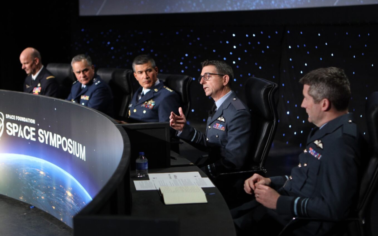 Fuerza Aérea Colombiana fortalece lazos de cooperación con los Estados Unidos para contribuir a los esfuerzos de seguridad hemisférica y avanzar en la estrategia espacial 