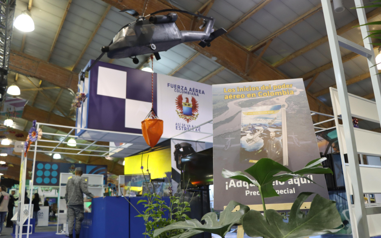 Descubre el mundo de la Aviación con la Fuerza Aérea Colombiana en la FILBO2024