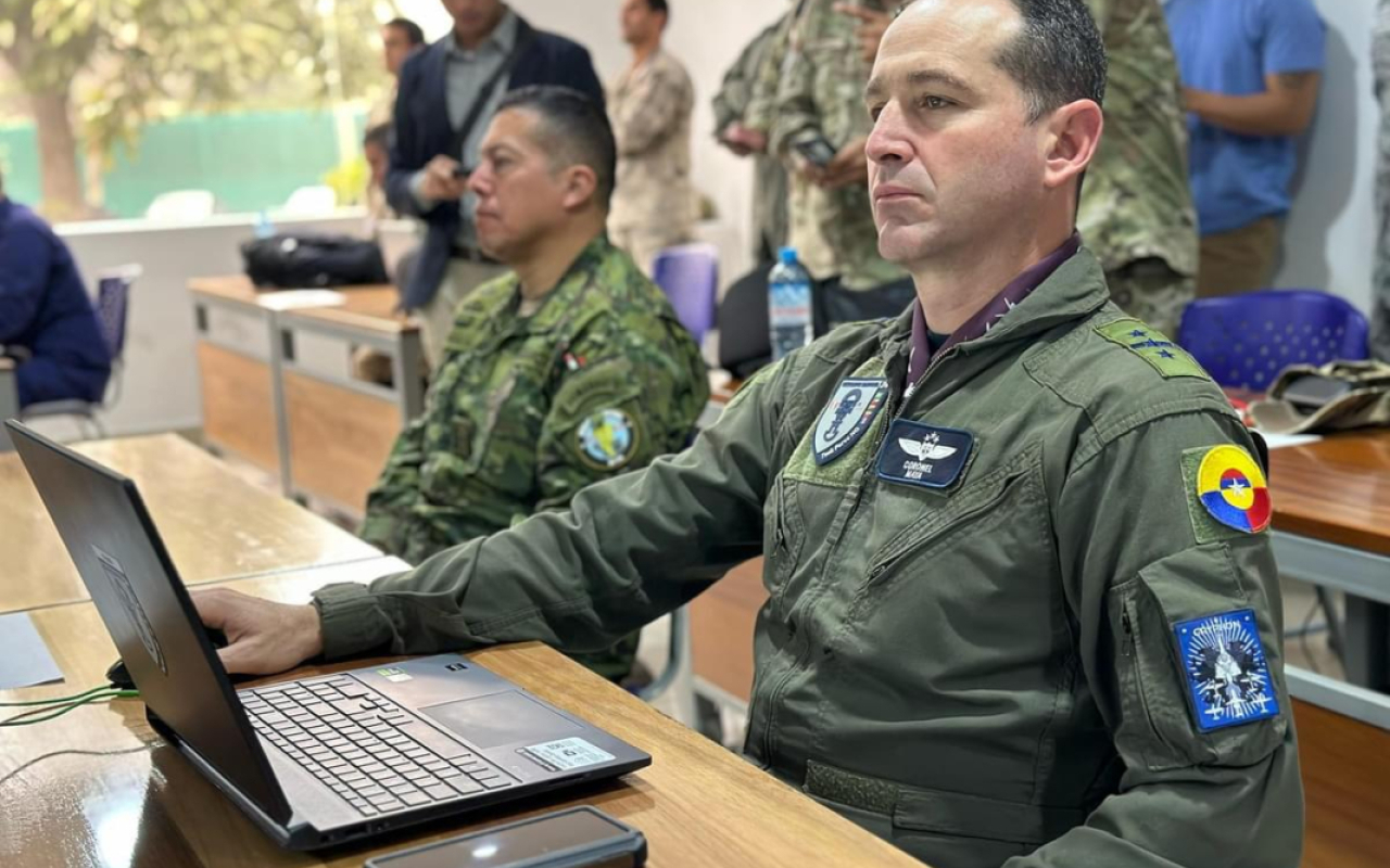 Colombia participa en entrenamiento militar aéreo en Perú