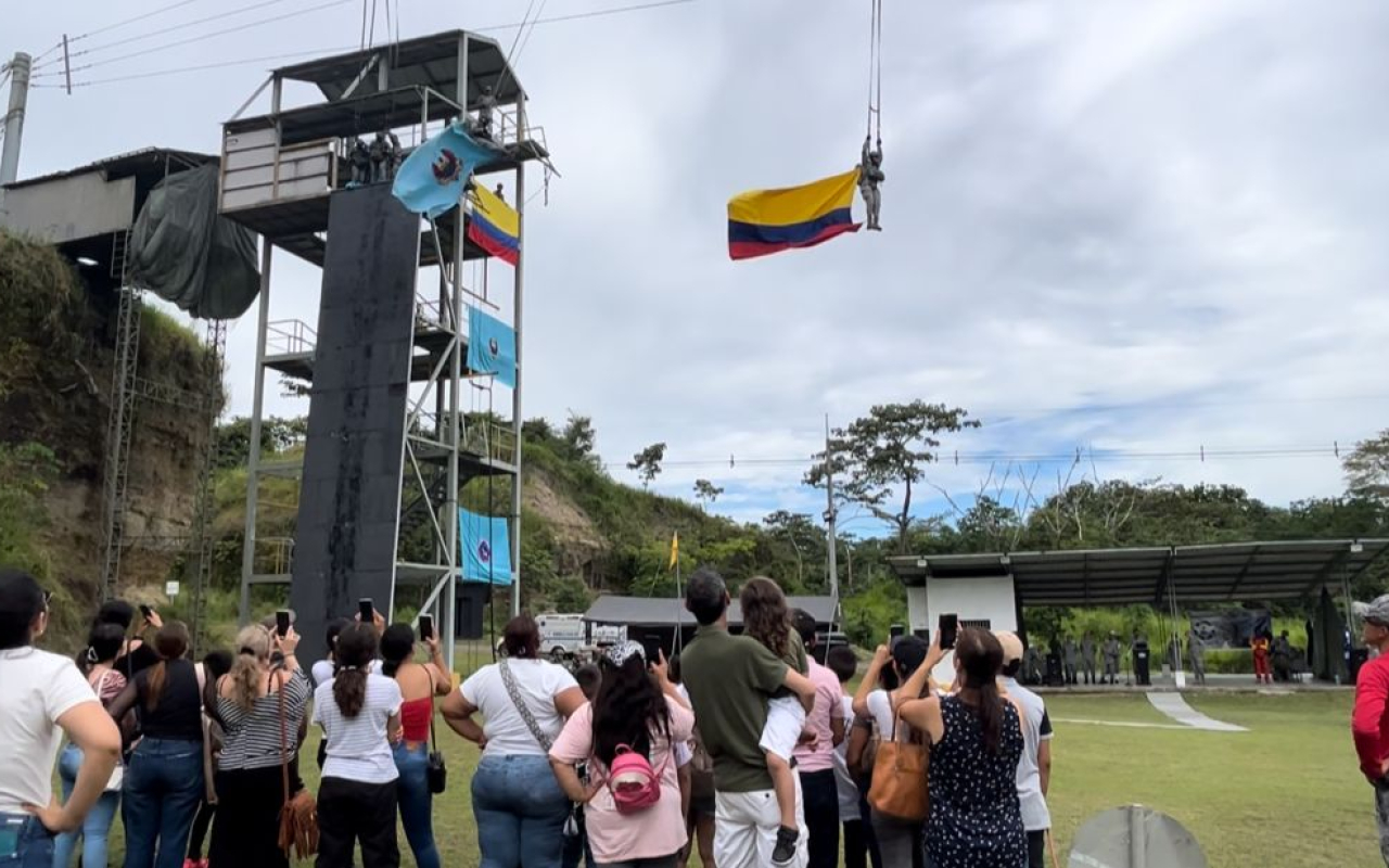 En el corazón de Colombia, jóvenes conocen las capacidades de su Fuerza Aérea Colombiana