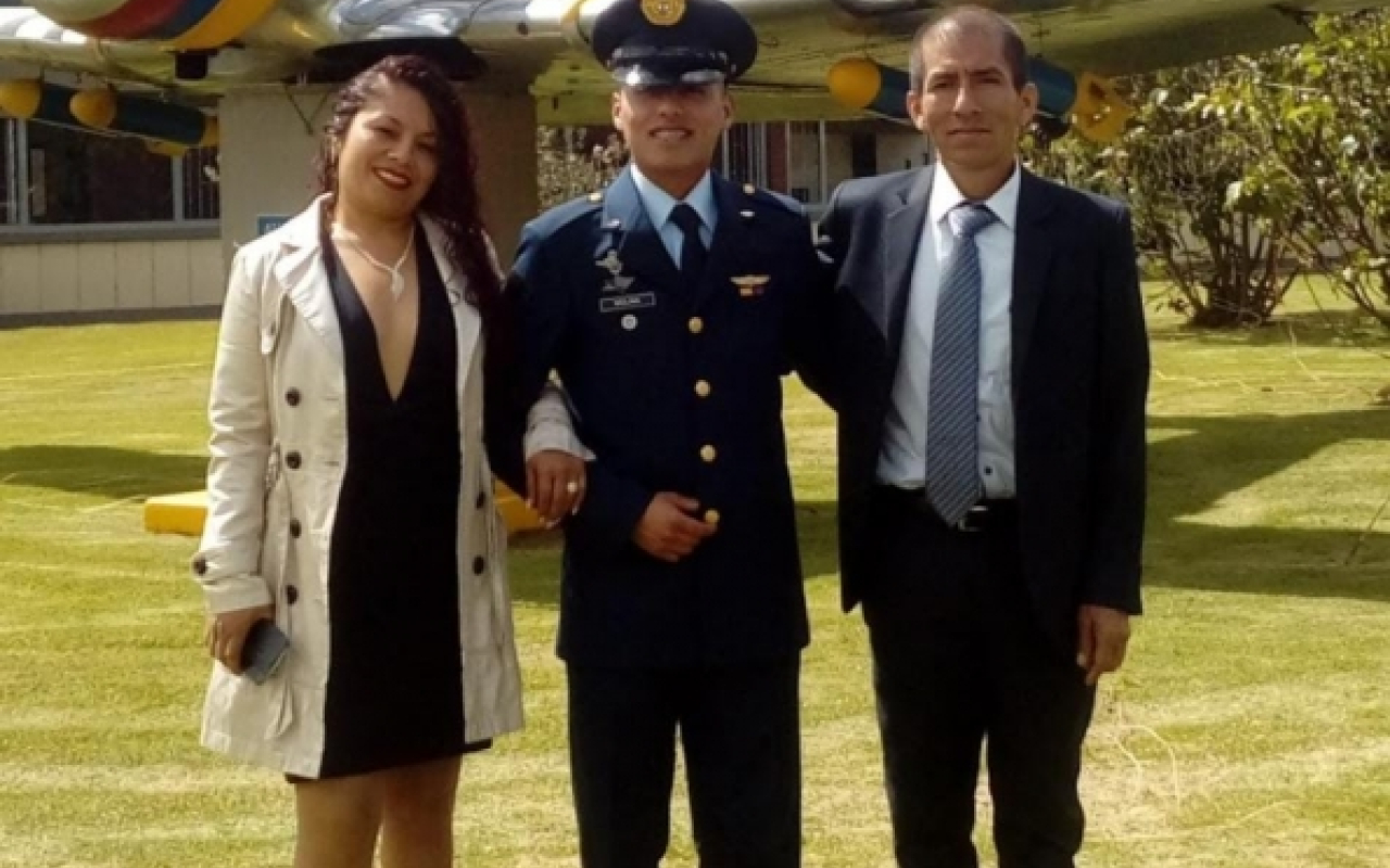 El Aerotécnico Jordán, es un joven boyacense, integrante del curso No.91 de la Escuela de Suboficiales, quien luego de culminar su servicio militar en las filas de la Fuerza Aérea Colombiana, cumplió el sueño de convertirse en Suboficial de la Institución.  