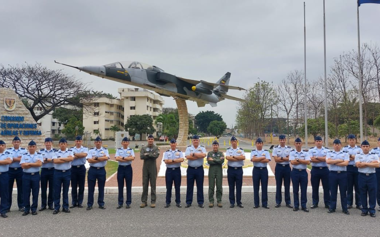 Finaliza curso para la Fuerza Aérea Ecuatoriana que potencializa las capacidades en Defensa Aérea de la región