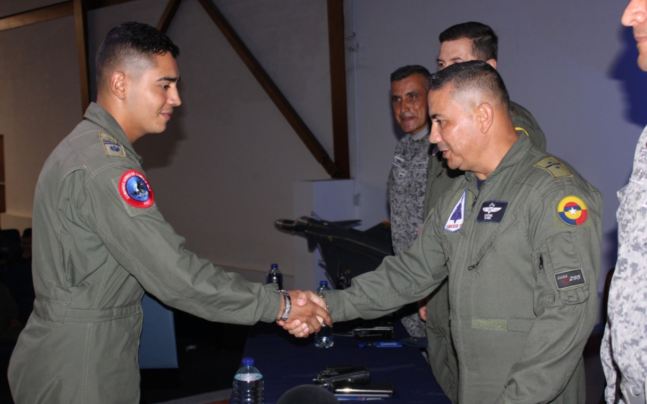 Cadetes terminan con éxito curso de vuelo primario en la aeronave CESSNA 172 Skyhawk