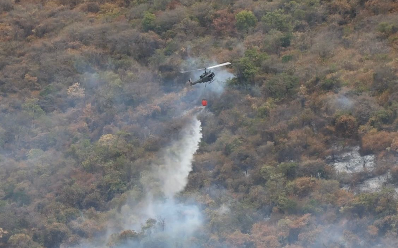 Continúan las operaciones para combatir los incendios forestales en Aipe, Huila