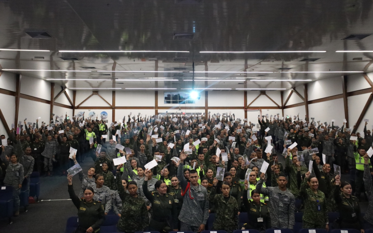 El Correo de la Gratitud llegó al Centro del país para alegrar a las Fuerzas Militares y Policia Nacional