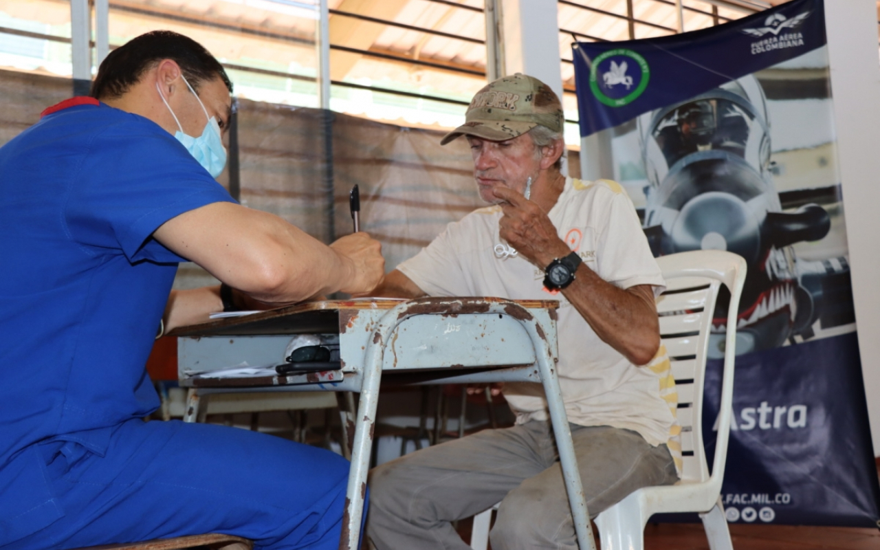 Servicio de salud llegaron a los pueblos indígenas Achagua y Piapoco a través de su Fuerza Aérea
