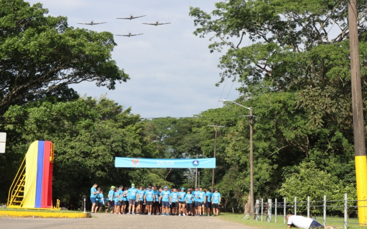 Corredores de Villavicencio se unieron a la maratón para conmemorar los 102 años de la Fuerza Aérea