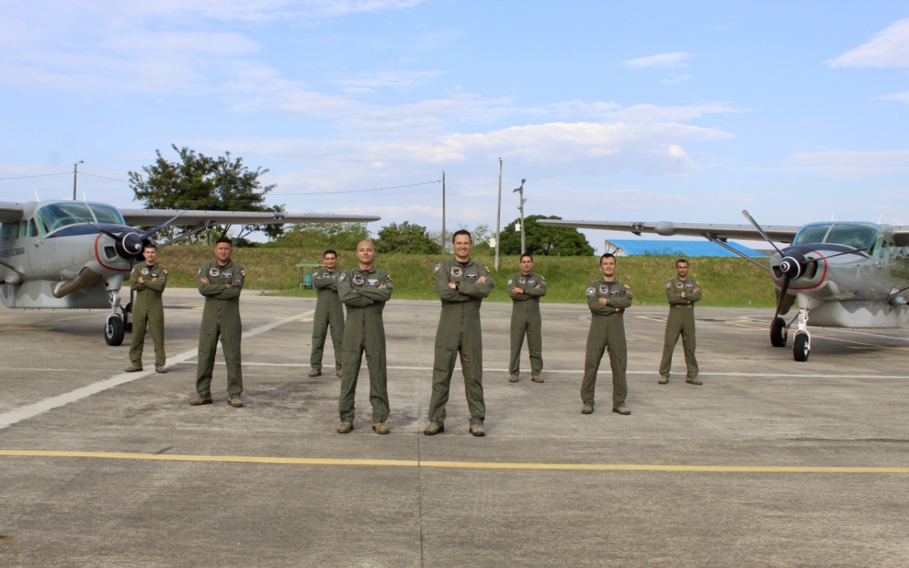 Inspectores de su Fuerza Aérea Colombiana, líderes en capacitación de mantenimiento aeronáutico en Centroamérica