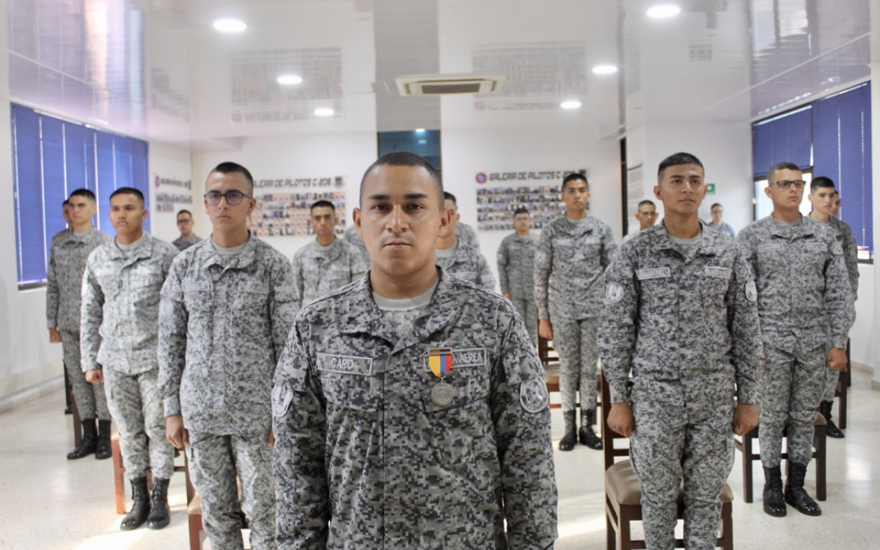Soldados del Grupo Aéreo del Casanare reciben reconocimiento por su servicio a la patria 