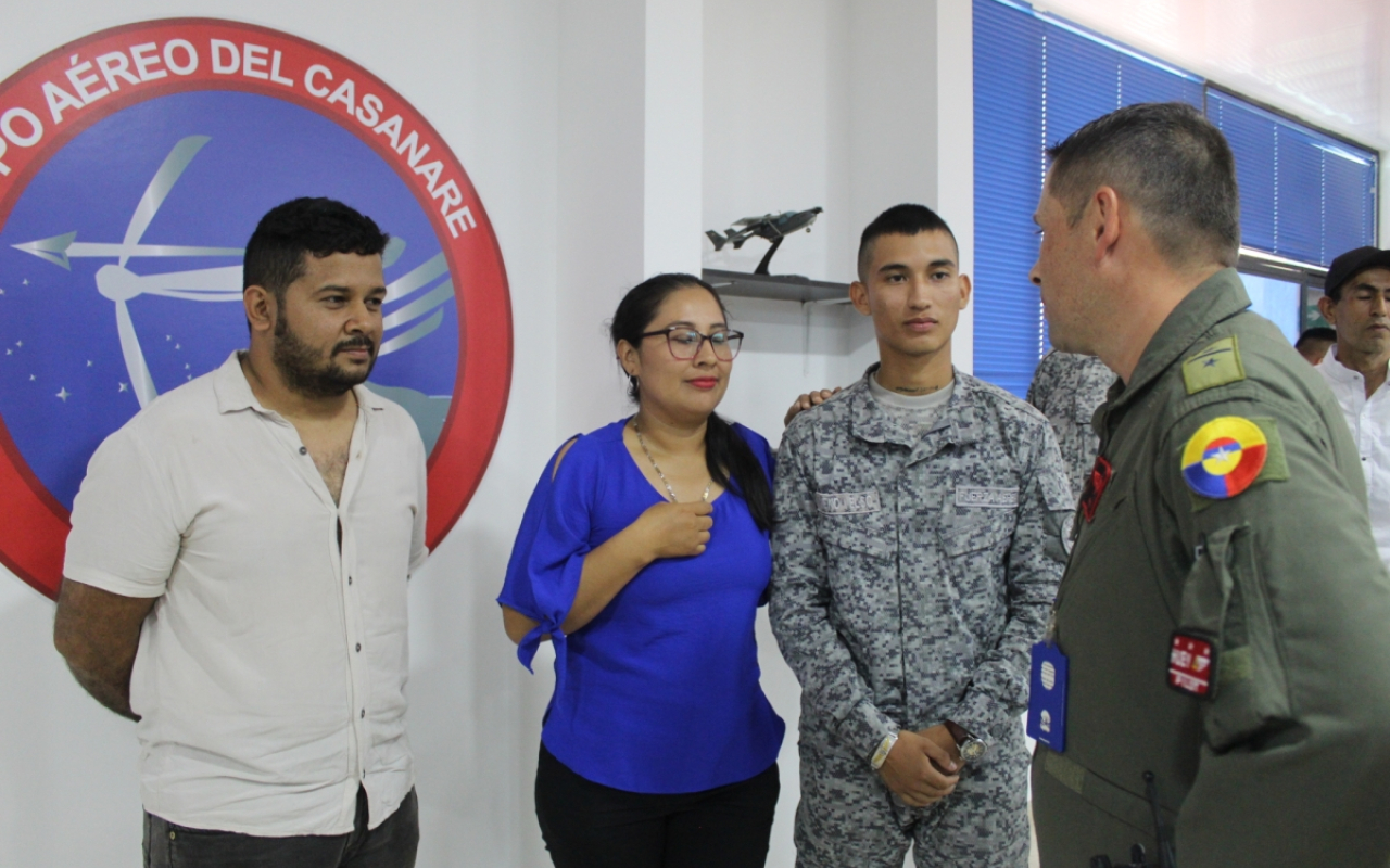 Emotivo licenciamiento de jóvenes soldados del Grupo Aéreo del Casanare Emotivo licenciamiento de jóvenes soldados del Grupo Aéreo del Casanare