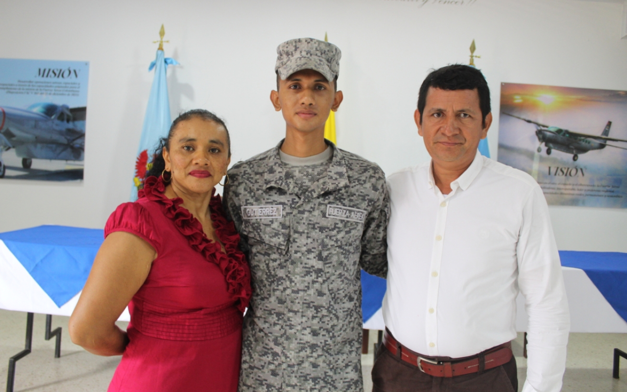Emotivo licenciamiento de jóvenes soldados del Grupo Aéreo del Casanare Emotivo licenciamiento de jóvenes soldados del Grupo Aéreo del Casanare