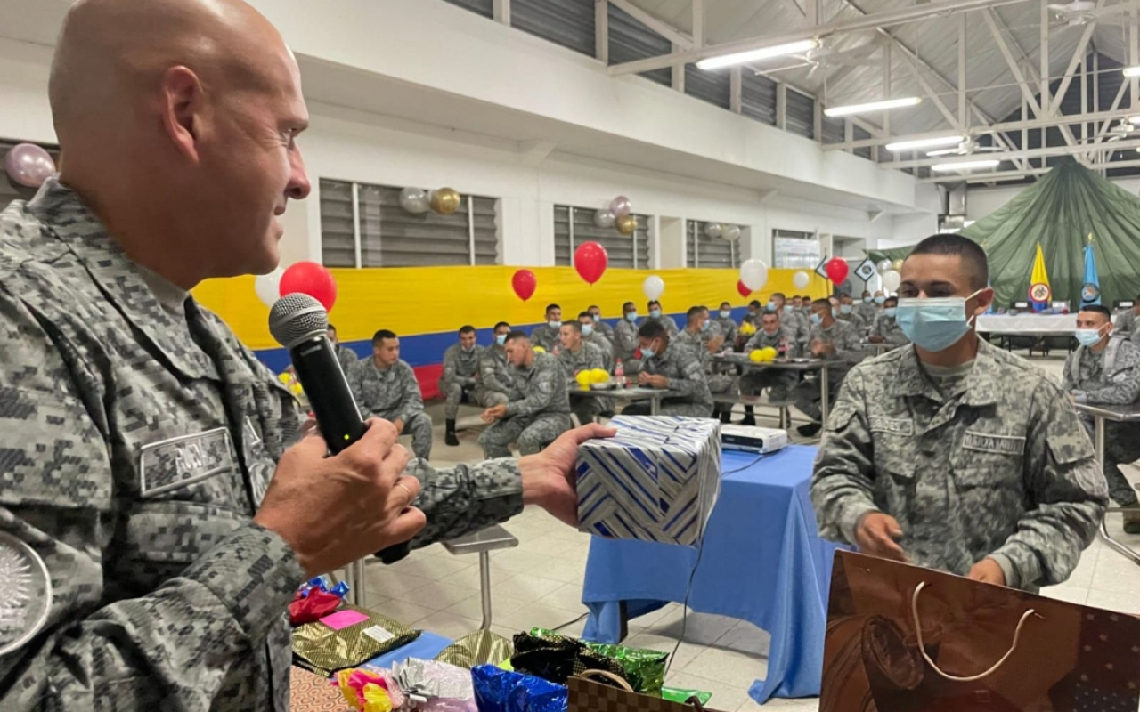 Celebración navideña de soldados en Caquetá, fue acompañada por el Comandante de su Fuerza Aérea