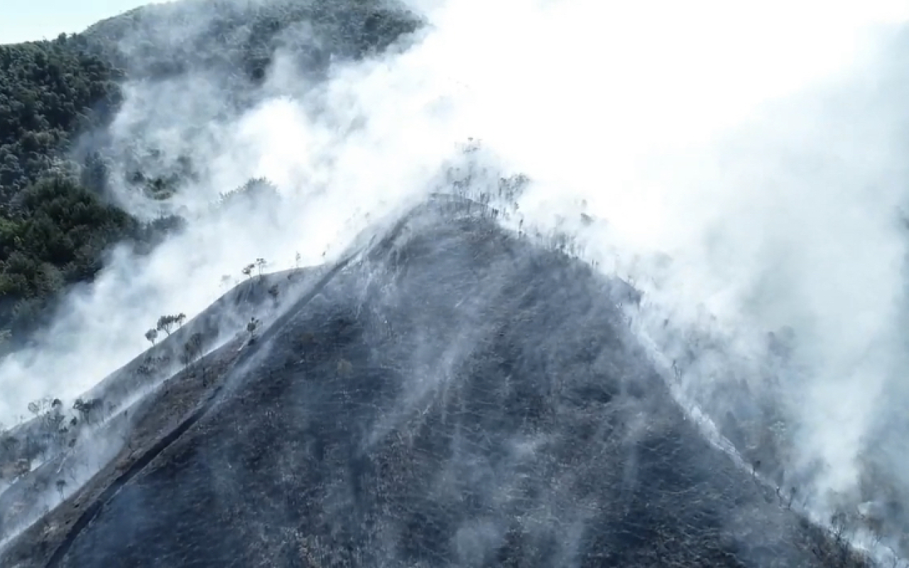 Fuerza Aeroespacial Colombiana vital en la extinción del incendio en San Vicente, Antioquia