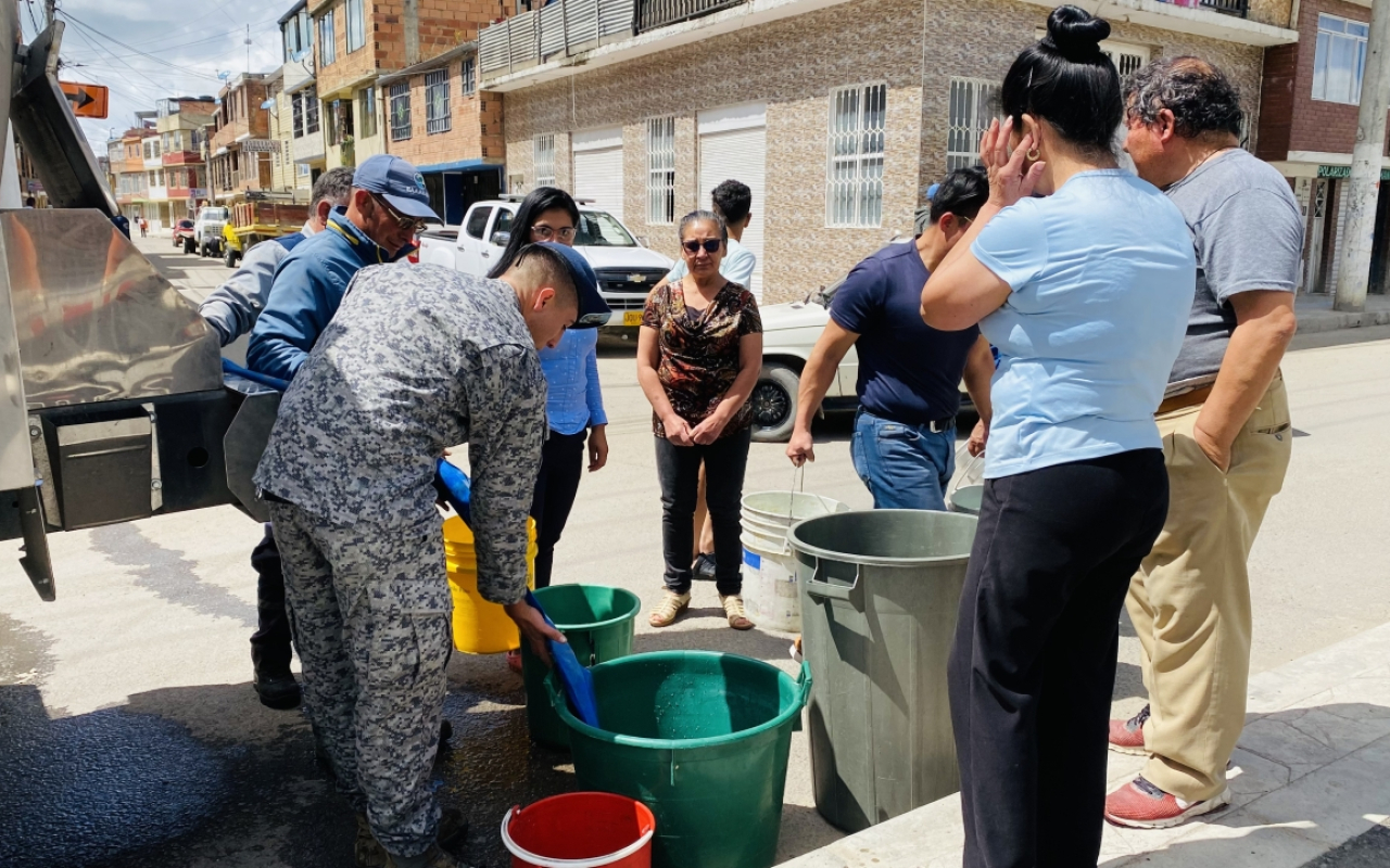 Su Fuerza Aérea apoya las labores de suministro de agua en el municipio de Madrid 