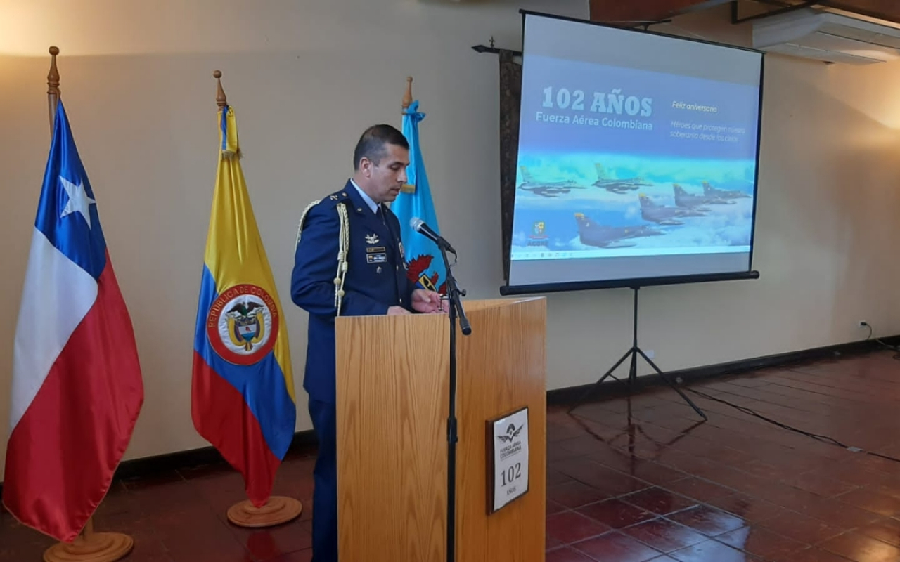 Agregaduría Aérea de Colombia en Chile conmemora 102 años de la Fuerza Aérea Colombiana