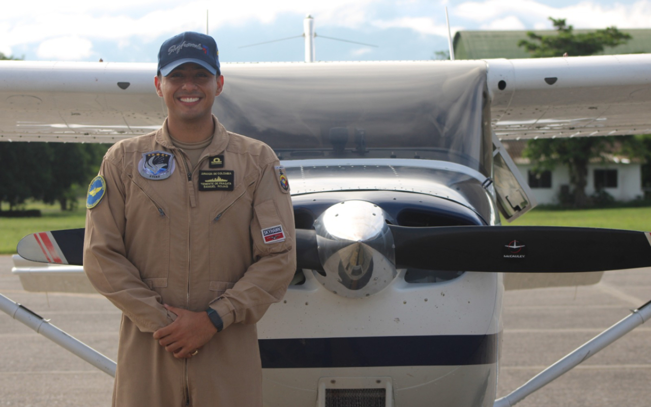 Oficial nacido en Armenia, Quindío, voló solo en Aeronave Cessna 172- Skyhawk