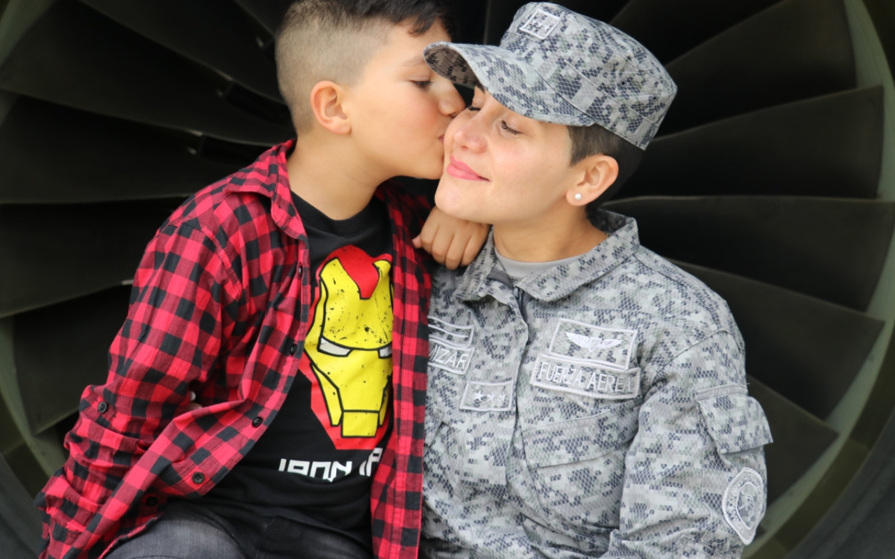 El amor de una madre militar que trasciende fronteras