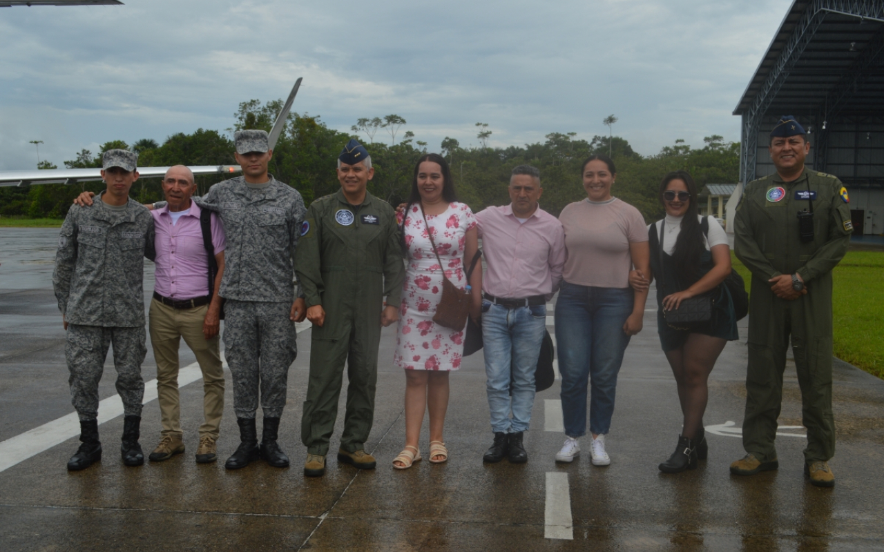 “Operación reencuentro”: familia se reunió para recibir el año nuevo en el Grupo Aéreo del Amazonas