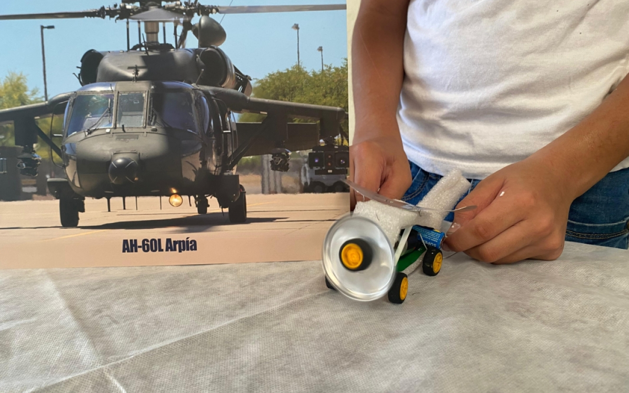 Fuerza Aeroespacial participó en la Feria de Ciencia de una entidad educativa en Leticia 