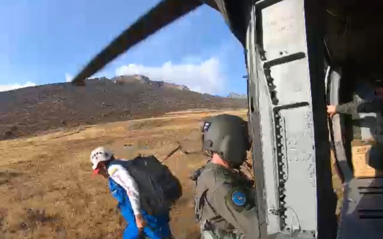 Fuerza Aérea continúa labores de búsqueda y rescate de parapentistas accidentados en la Sierra Nevada de Santa Mart