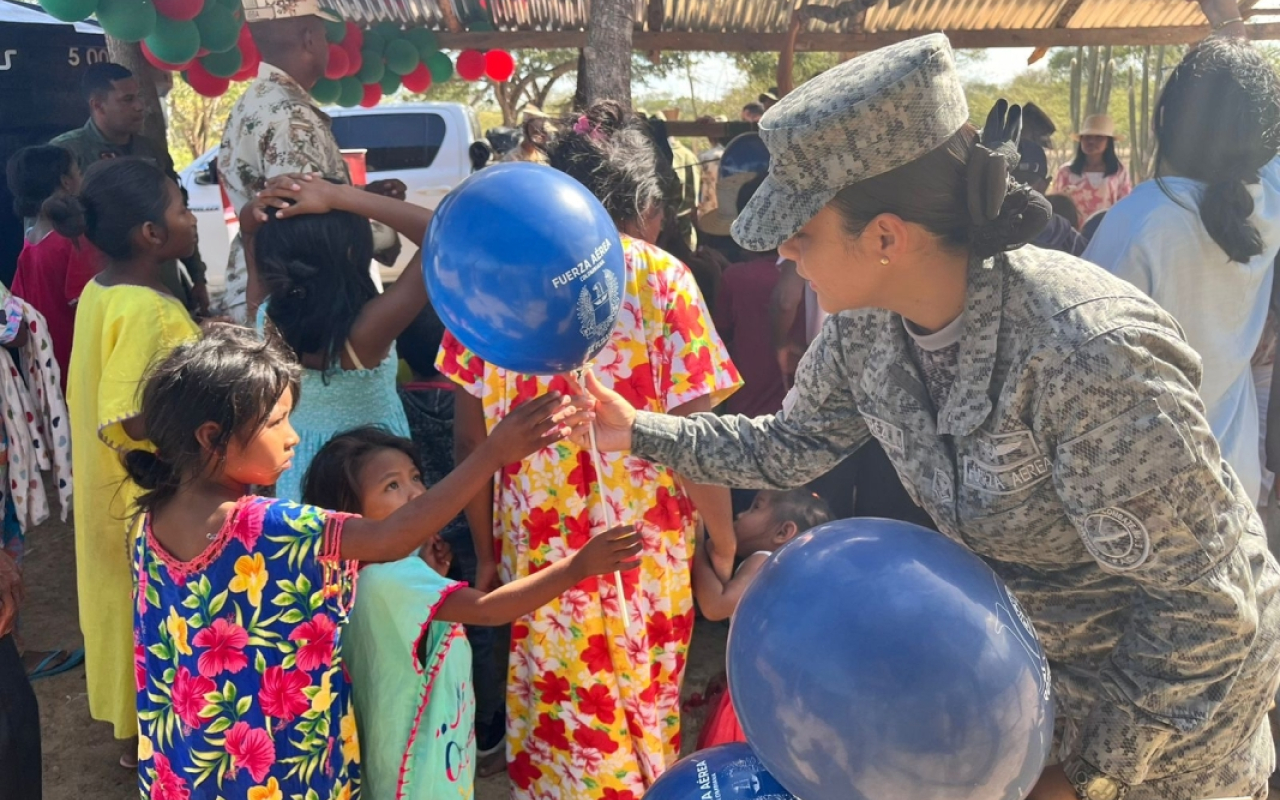 Más de 900 regalos fueron entregados a  jóvenes y adultos en La Guajira
