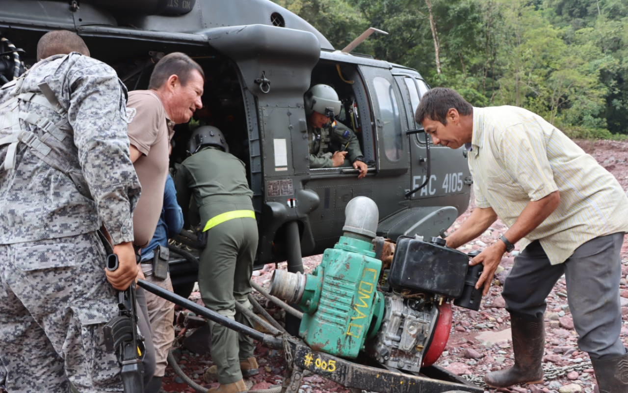 Transporte del equipo para restablecer el acueducto de Villavicencio es realizado por su Fuerza Aérea 