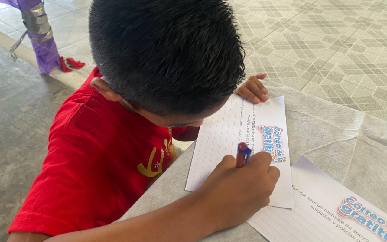 Fuerza Aeroespacial participó en la Feria de Ciencia de una entidad educativa en Leticia 