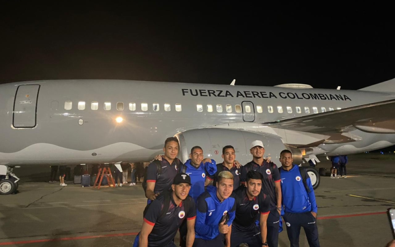Regresan a Colombia integrantes del Deportivo Pasto, en vuelo humanitario de su Fuerza Aérea